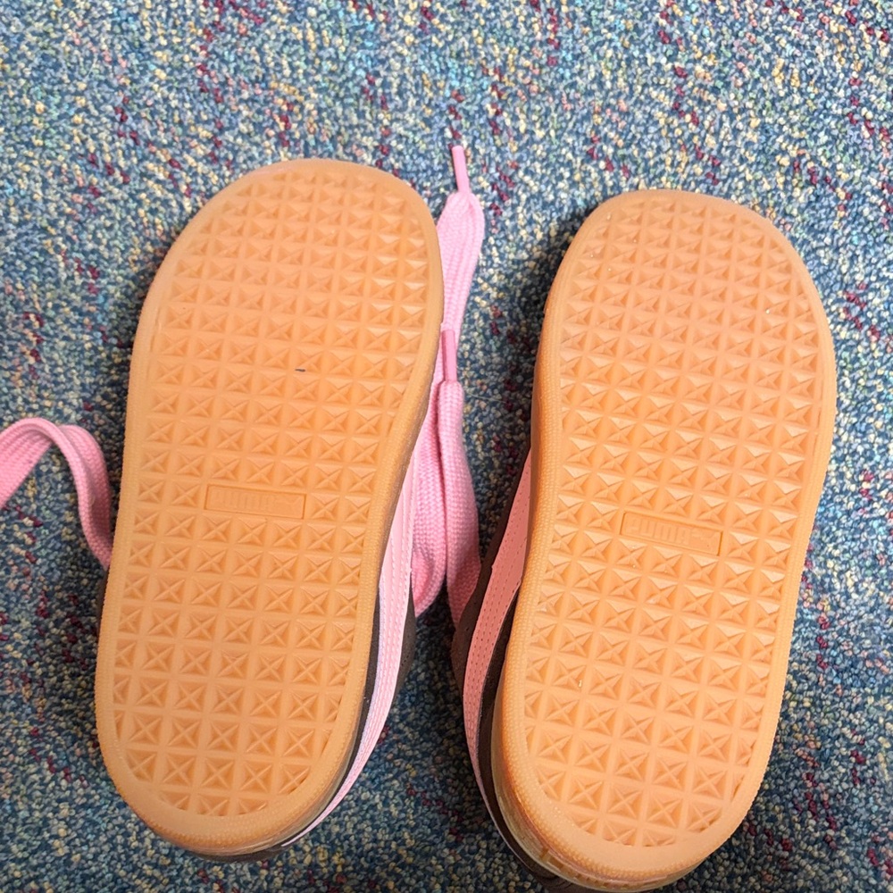 Puma Womens Brown Sneakers with Pink Laces - Picture 2 of 2